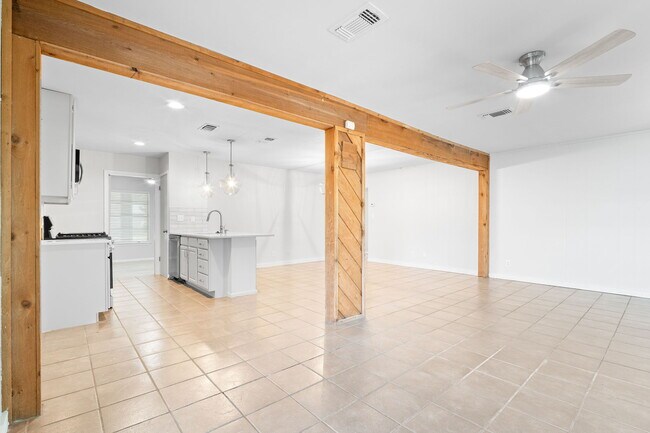 Building Photo - 4134 Hunting Path