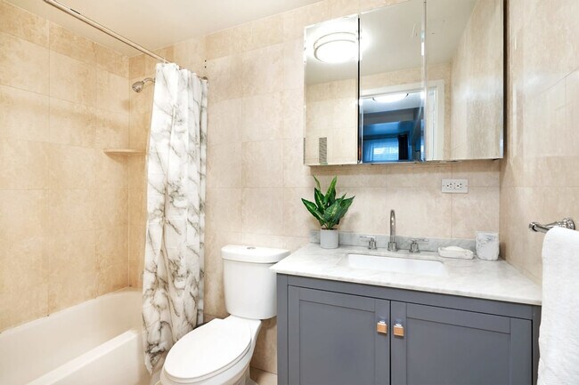 Building Photo - 240 W 73rd St