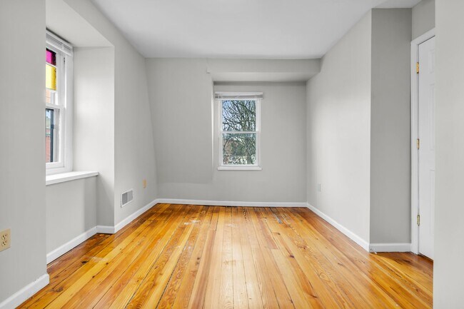 Building Photo - 147 N 10th St