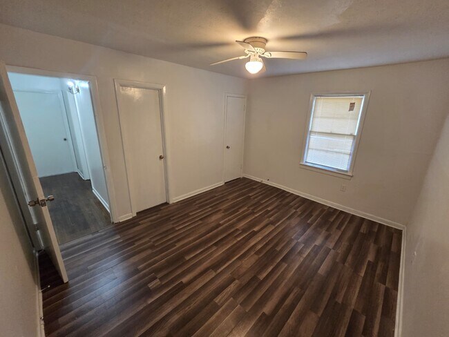 Building Photo - 5136 Lurline Dr