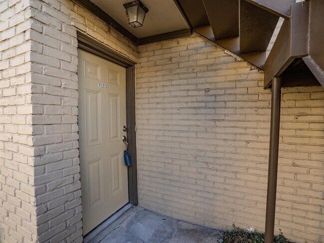 Building Photo - 10650 Steppington Dr