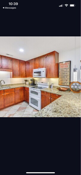 Building Photo - 3067 Birch Ave