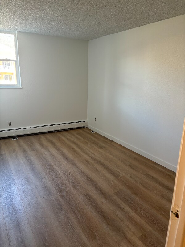 Building Photo - 501 Golden Cir