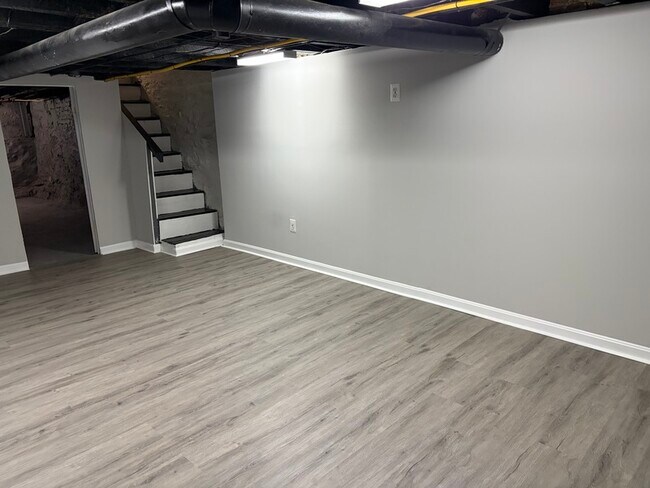 Building Photo - 250X W Fayette St