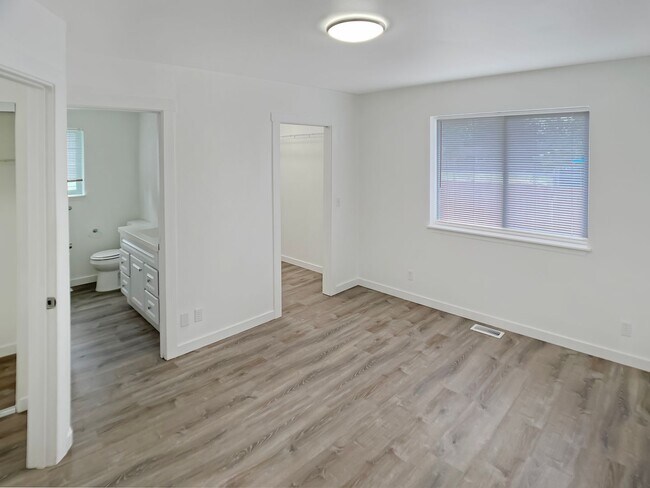 Building Photo - Beautifully Renovated Single Level Home in...