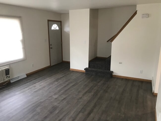 Building Photo - 10441 W Donna Dr