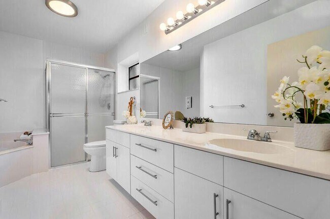 Building Photo - 10489 Mateo Ct