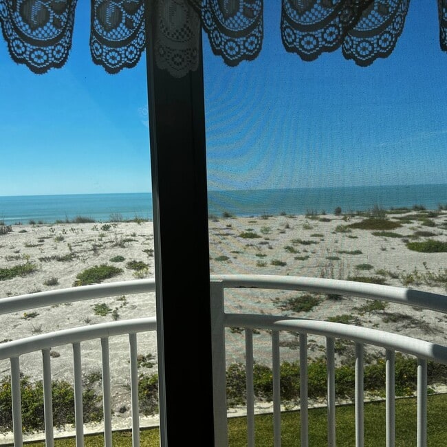 Building Photo - 2BD/2BA on the Gulf of Mexico!