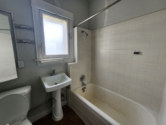 Building Photo - MonARLi 12-Plex
