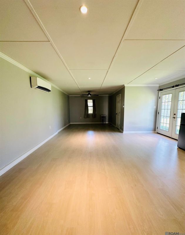 Building Photo - 376 Croydon Ave