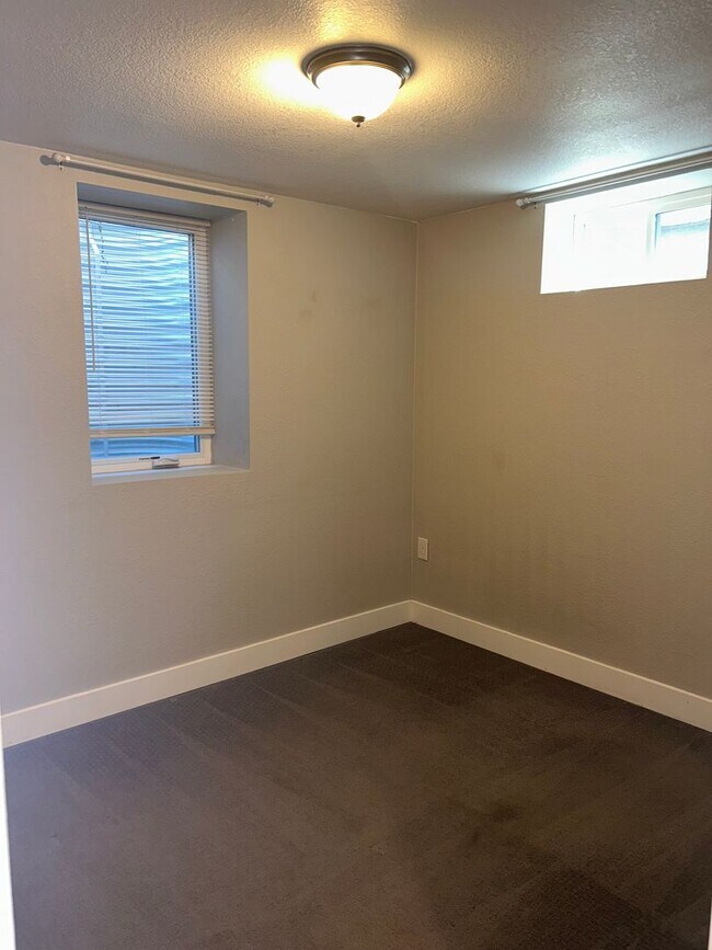 Building Photo - Updated 4 Bed Home with Finished Basement, Central A/C & Fenced Yard in Lakewood!