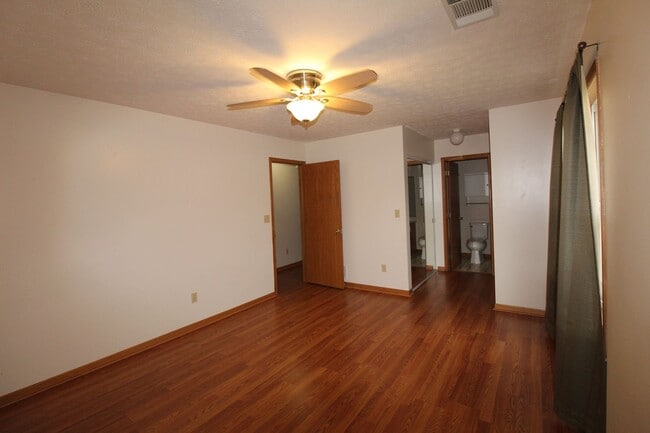Building Photo - Two Bedroom Apartment