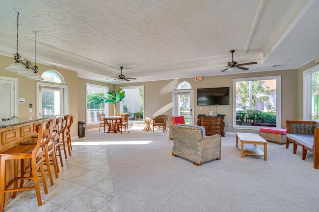 Building Photo - 13941 Del Rio Dr