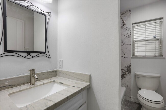 Building Photo - 857 Wax Myrtle Ln