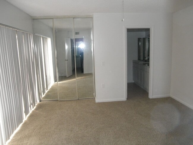 Building Photo - Village of Sandalwood Lakes