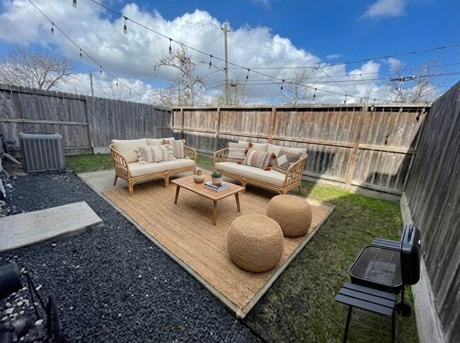 Building Photo - 4025 Tulane St