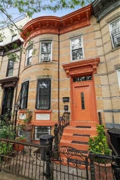 Building Photo - 129 Moffat St