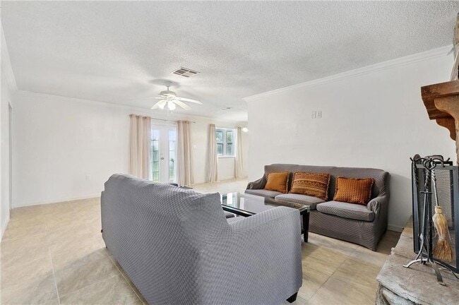 Building Photo - 2600 Cambridge Dr