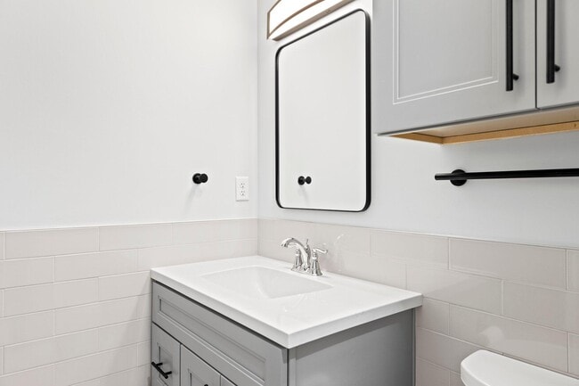 Building Photo - 305 Willingham Dr