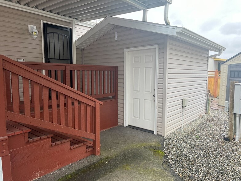 Building Photo - 1200 Lincoln St