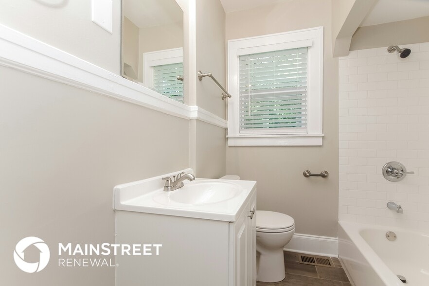 Building Photo - 3017 Dogwood Ave