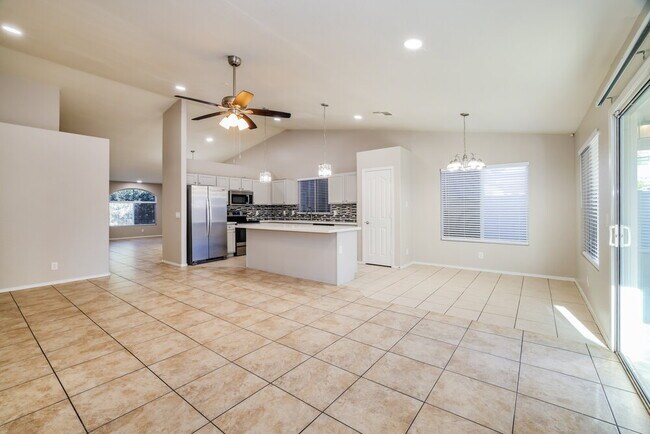 Building Photo - 2904 W Sunland Ave