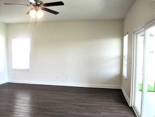 Building Photo - 898 Sunny Stroll Dr