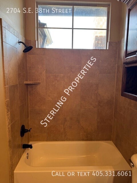 Building Photo - 2704 SE 38th St