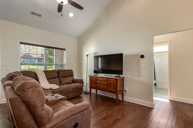 Building Photo - 134 Daleyuhski Way