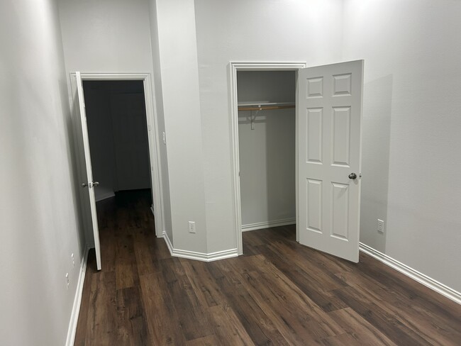 Building Photo - 3110 Keithwood Dr