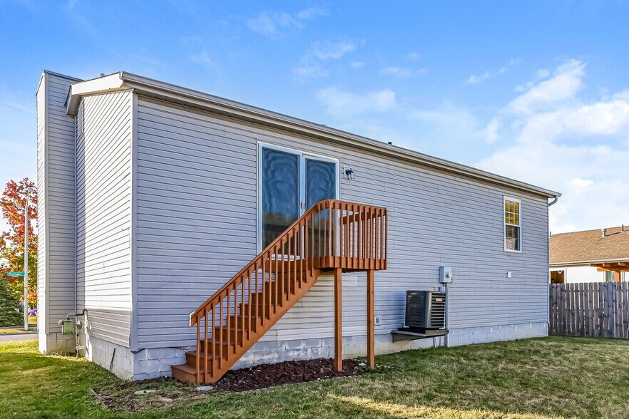 Building Photo - 794 Wallinger Dr