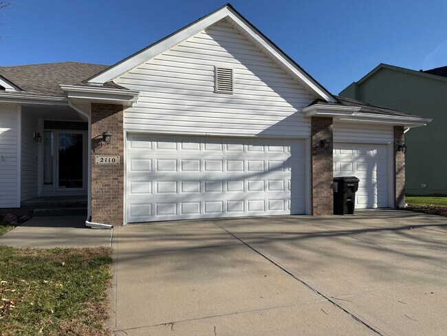 Building Photo - 2110 John St