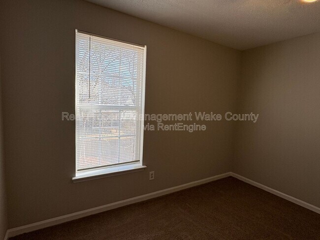 Building Photo - 9704 Erinsbrook Dr