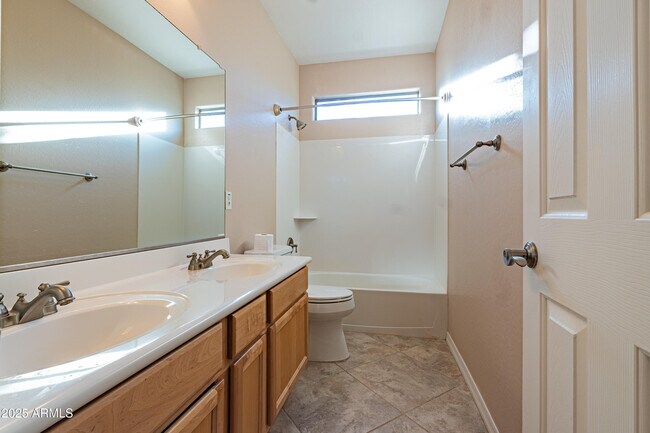 Building Photo - 453 W Lantana Pl