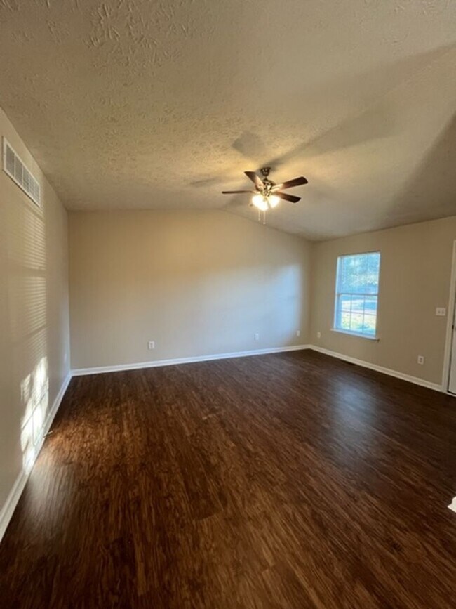 Building Photo - 3 Bedroom, 2 bathroom in Nicholasville!