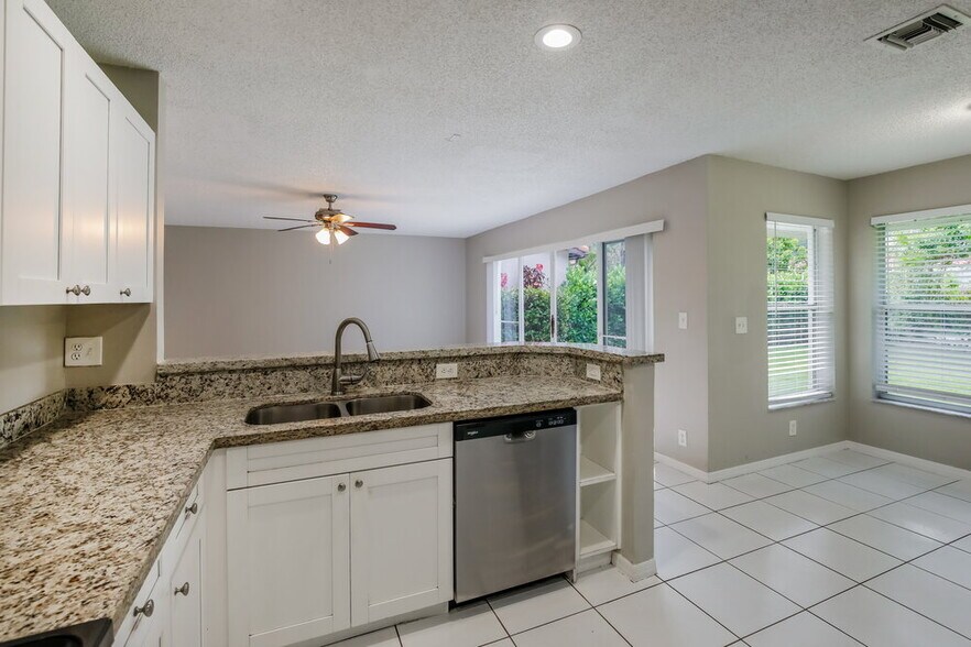 Building Photo - 8341 NW 57th Dr