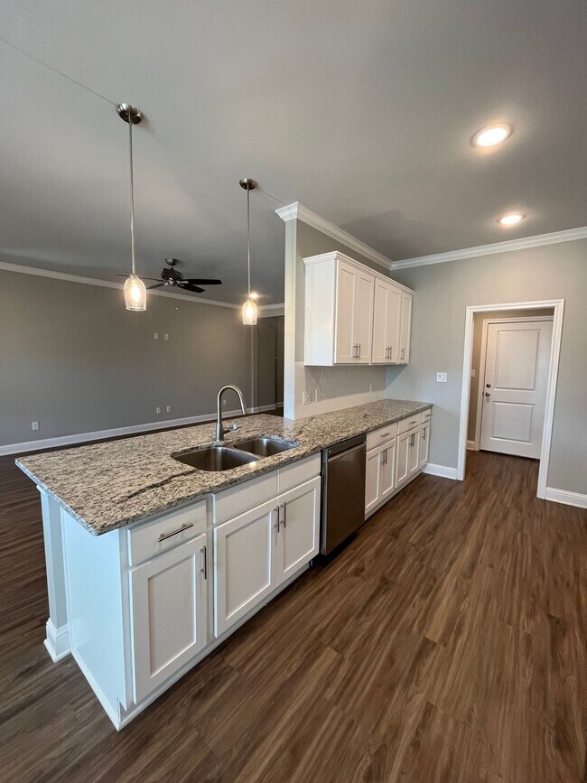 Building Photo - Country Heights #202