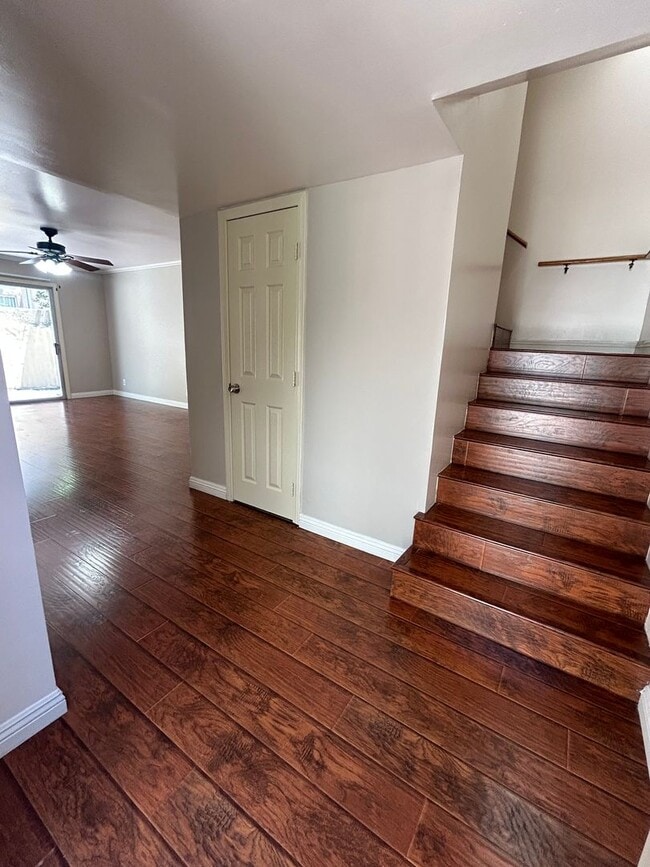 Building Photo - Spacious 2-bedroom with bonus room townhom...