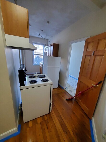 Building Photo - 376 Riverway