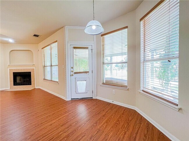 Building Photo - 1009 Hidden View Pl