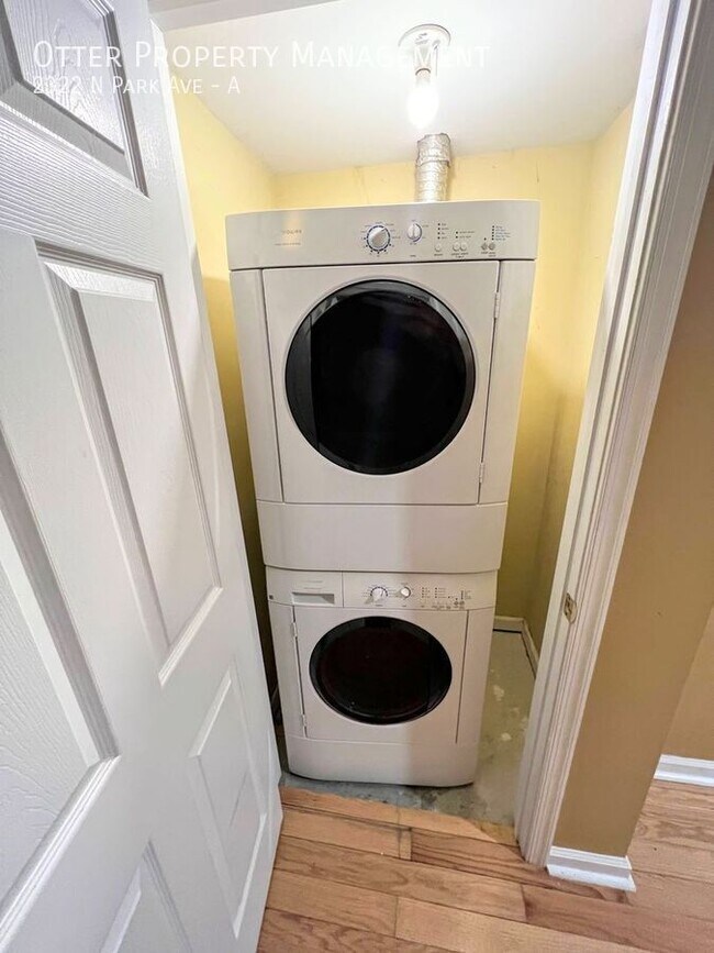 Building Photo - 2322 N Park Ave