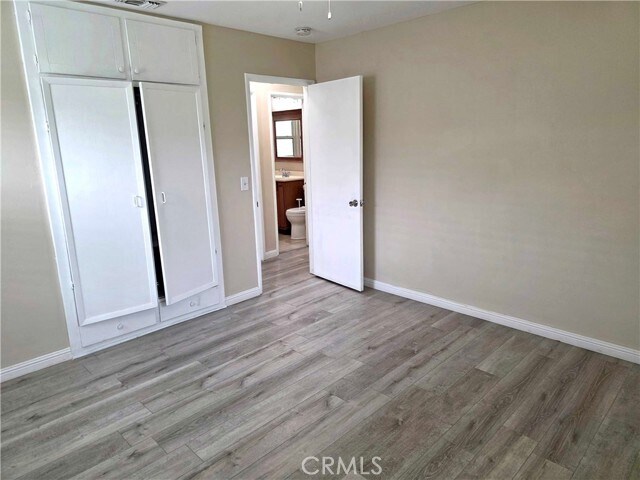 Building Photo - 905 S Dodsworth Ave