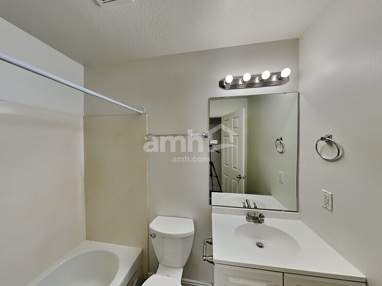 Building Photo - 5739 Impressions Dr