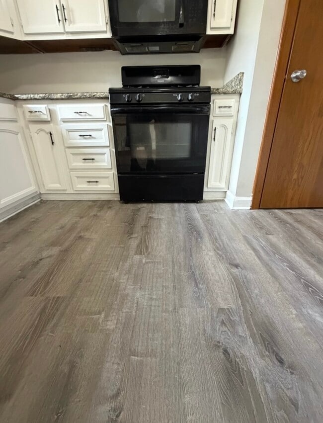 Building Photo - 18453 Clyde Rd