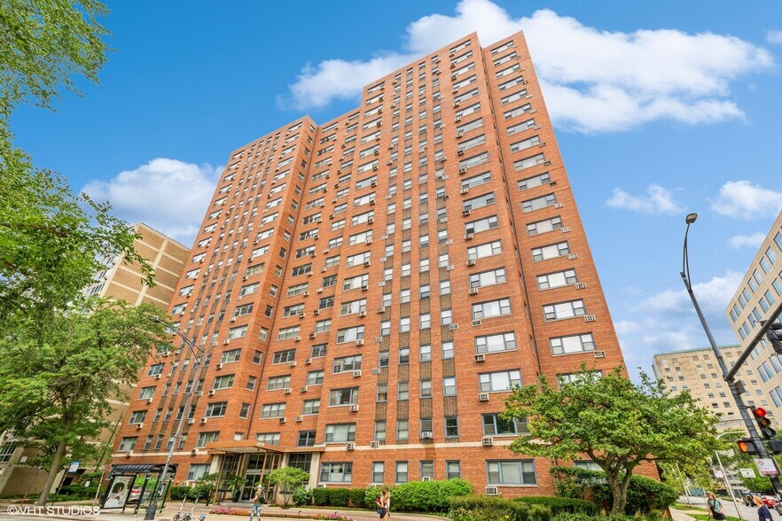 Primary Photo - 2909 N Sheridan Rd