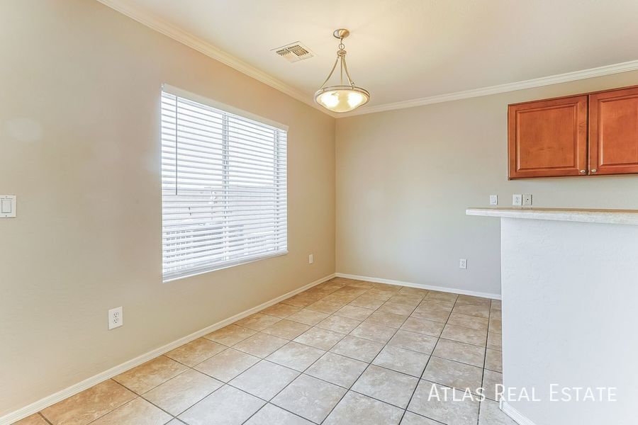 Building Photo - 912 E Mayfield Cir