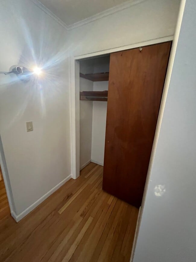 Building Photo - Spacious 3 Bedroom Home Available Septembe...