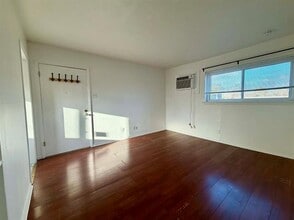 Building Photo - 321 La Salle Dr