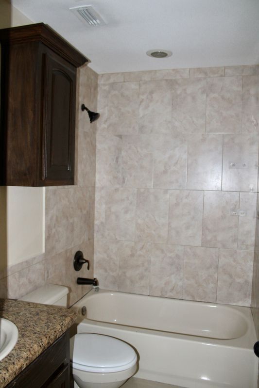 Building Photo - 201 S Ridge Ln