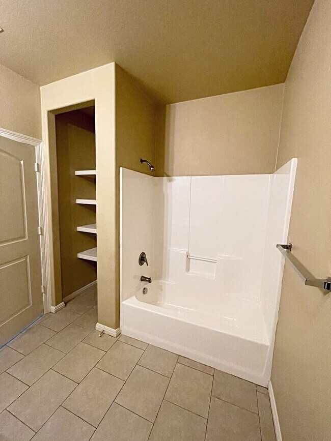 Building Photo - 2748 Big Buck Dr